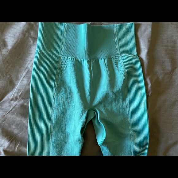 GYMSHARK ULTRA SEAMLESS LEGGINGS SIZE MEDIUM - Picture 5 of 5